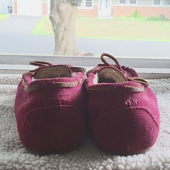 Minnetonka Cally Moccasins - Picture 3 of 5